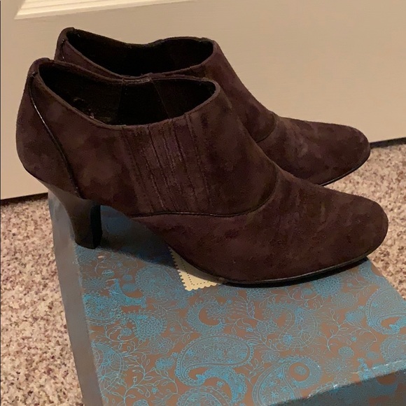 euro soft Shoes - Euro Soft Brown Suede Booties